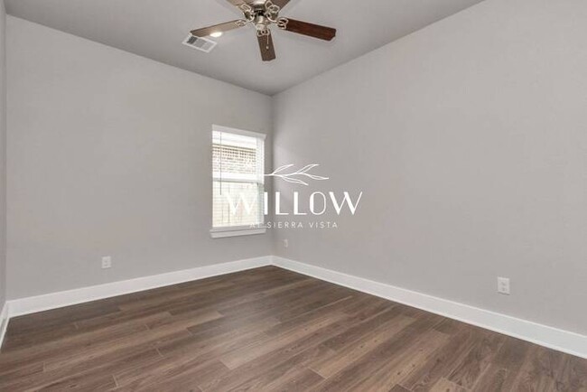 Building Photo - Spacious 4-Bedroom Home – 6 Weeks FREE Rent!