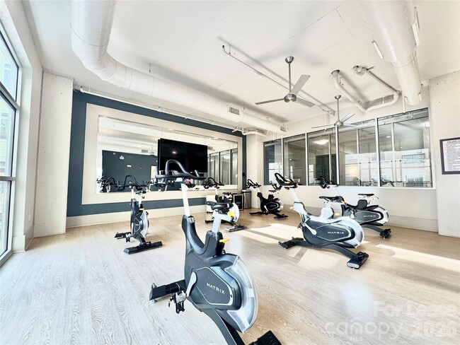 Building Photo - 905 Kenilworth Ave