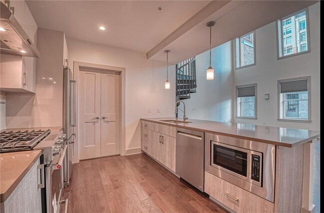 Building Photo - 957 Liberty Ave