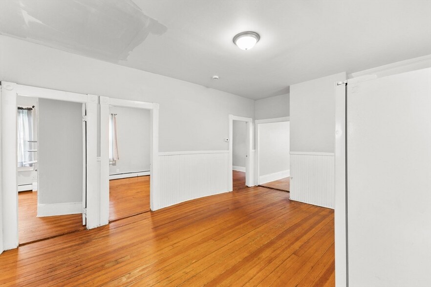 Building Photo - 136 Nye St