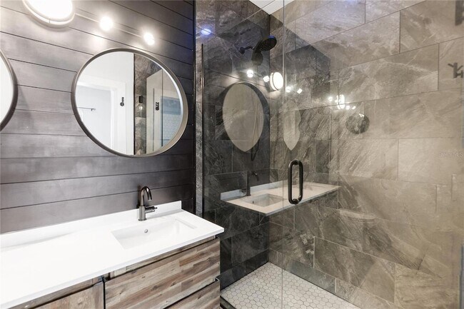 Building Photo - 5617 Whitehead St