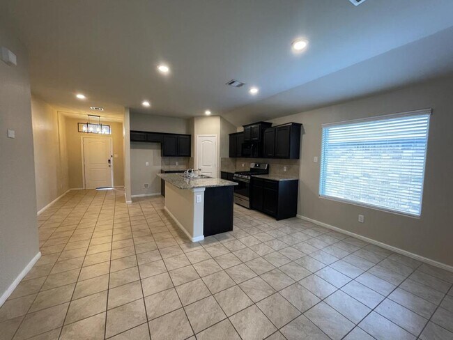 Building Photo - 744 Watson Wy