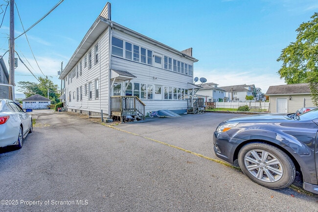 Building Photo - 398 Winola Ave
