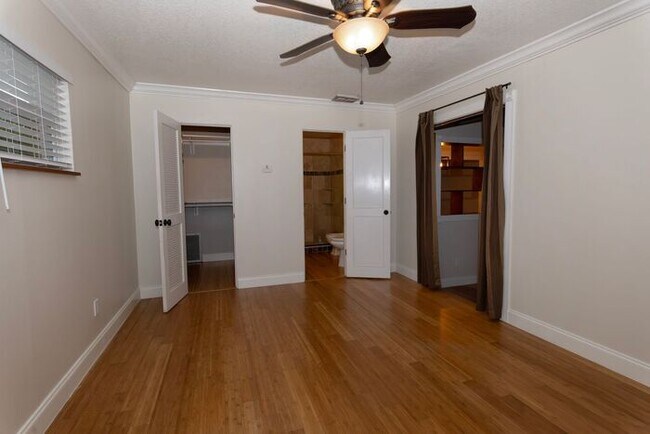 Building Photo - 4 bed/3 bath in College Park
