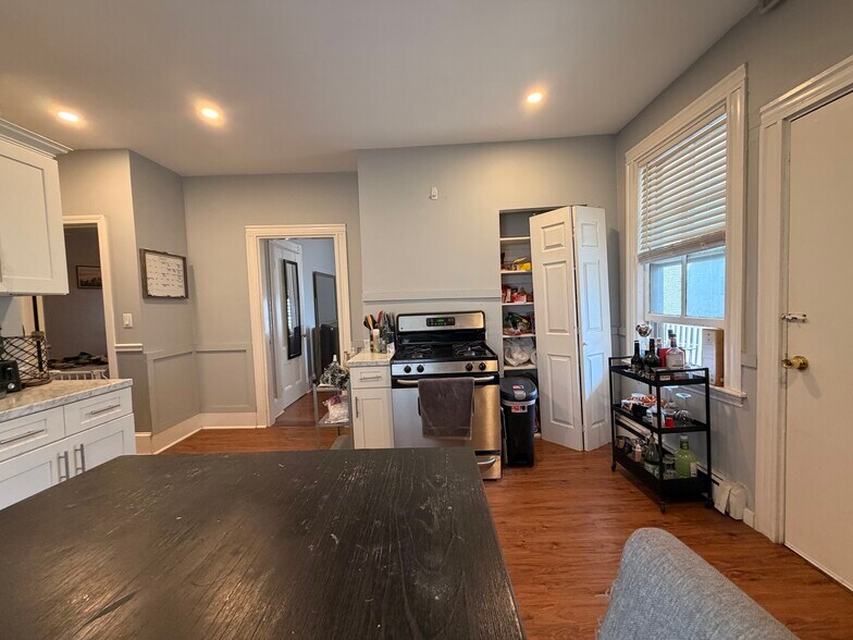 Building Photo - 18 Washburn St