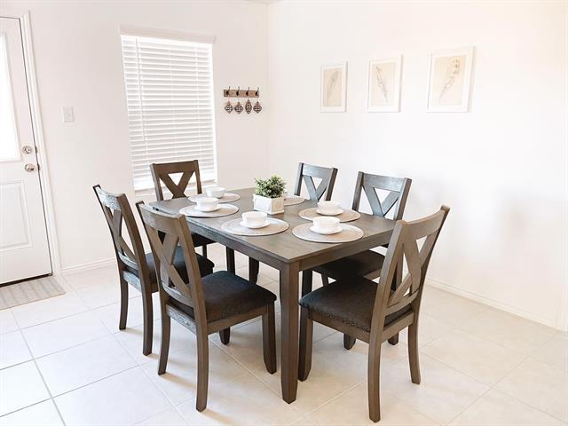 Building Photo - 136 Honeysuckle St