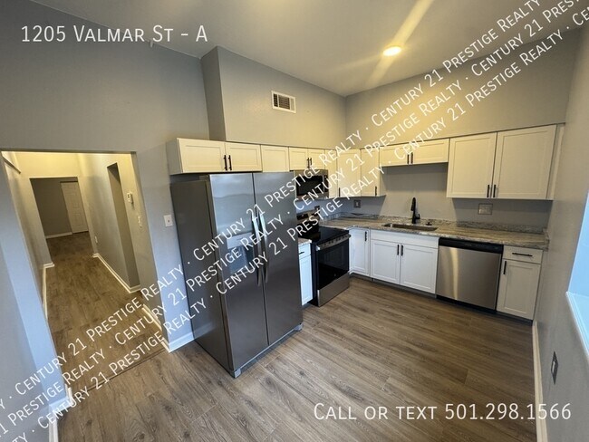 Building Photo - 1205 Valmar St