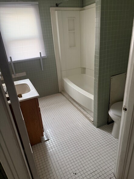 Building Photo - 4 Swan St