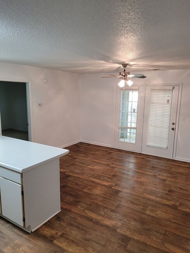 Building Photo - Enjoy the Holidays in Your New Home!