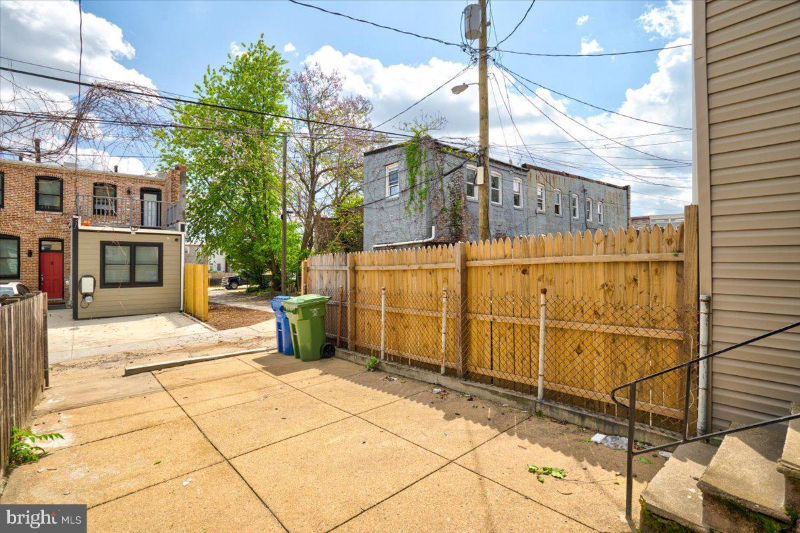 Building Photo - 815 N Collington Ave