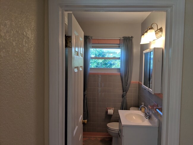 Building Photo - 234 Union St