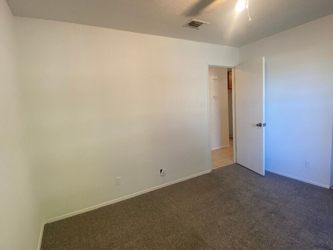 Building Photo - 2 BEDROOM DUPLEX, LAWN CARE AND WATER INCLUDED