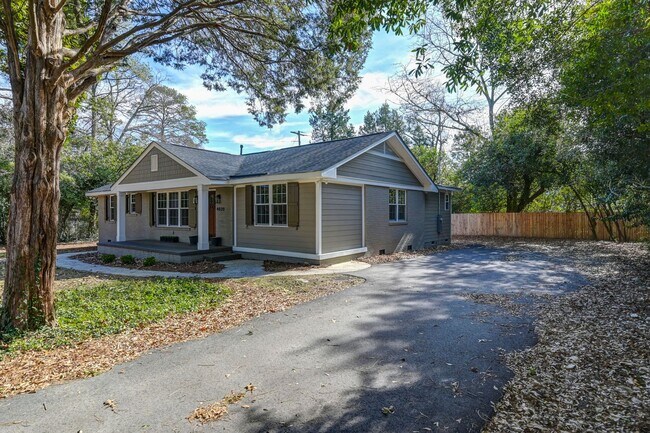 Building Photo - Renovated home in Forest Acres for rent!