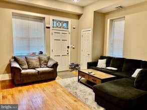 Building Photo - 300 Lombard St