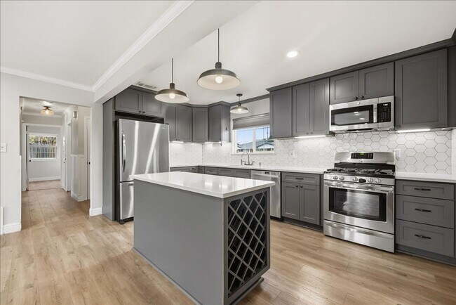 Building Photo - 1156 Hampton Rd