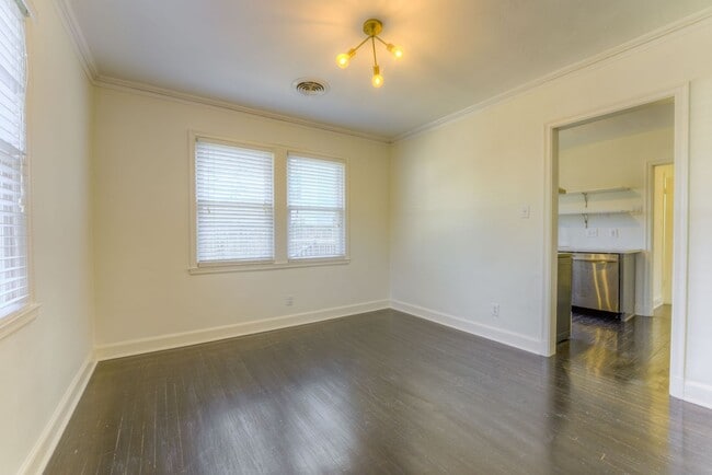 Building Photo - Beautifully renovated duplex in High Point Terrace!