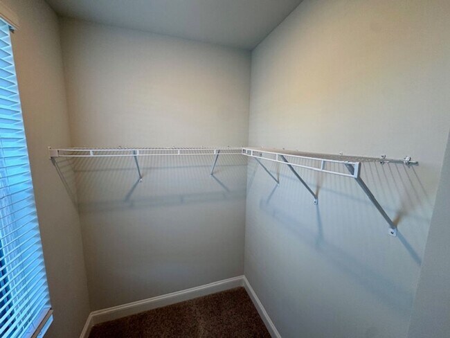 Building Photo - Modern Elegance in Prime North Raleigh!