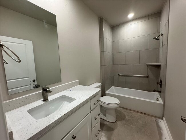 Building Photo - 6804 Labelle Dr