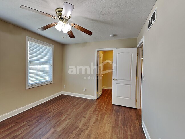 Building Photo - 942 Mill Run Dr