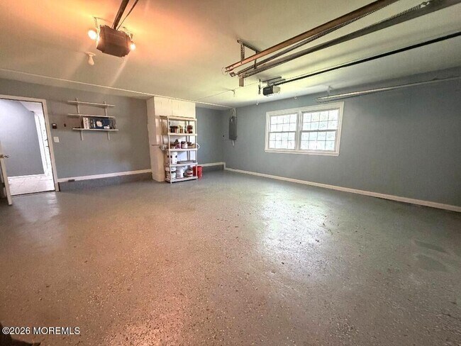 Building Photo - 434 Plainfield Rd