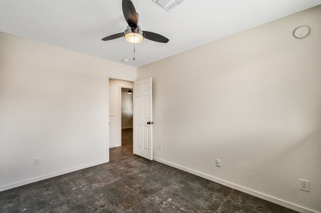 Building Photo - Spacious 6-Bedroom, 3.5-Bath Pool Home Near ASU Campus