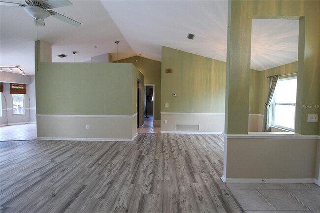 Building Photo - 9421 Fruitland Ave