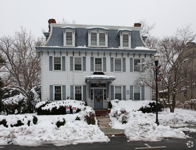 Building Photo - 206 S Main St