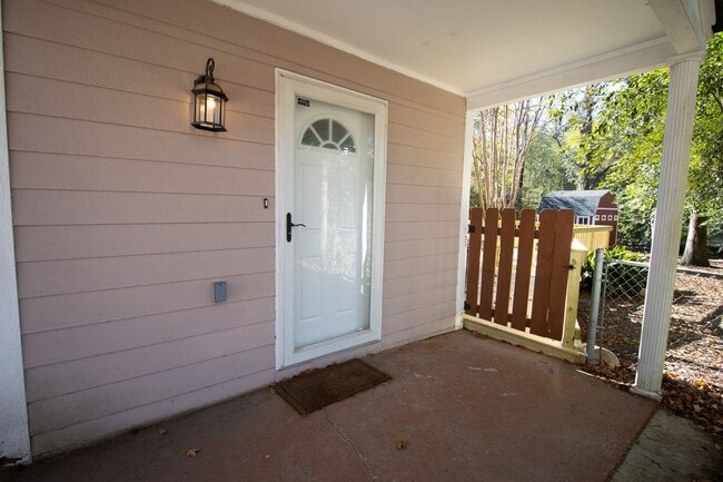 Building Photo - Charming 2-Bed, 1-Bath Home in Forest Acres!