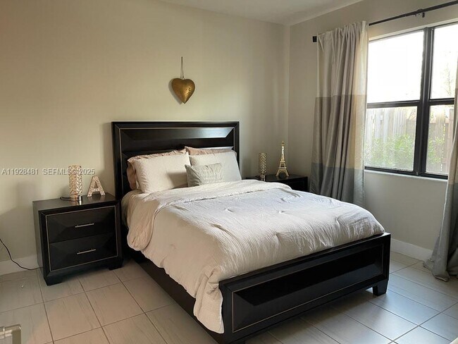 Building Photo - 7865 NW 104th Ave