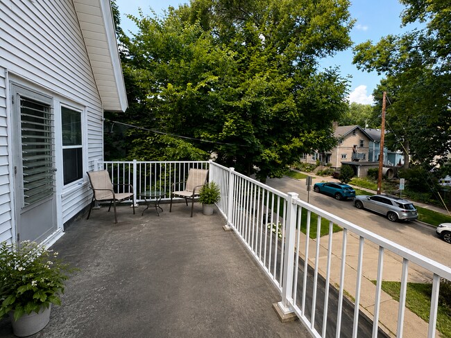 Building Photo - 1719 Chadbourne Ave