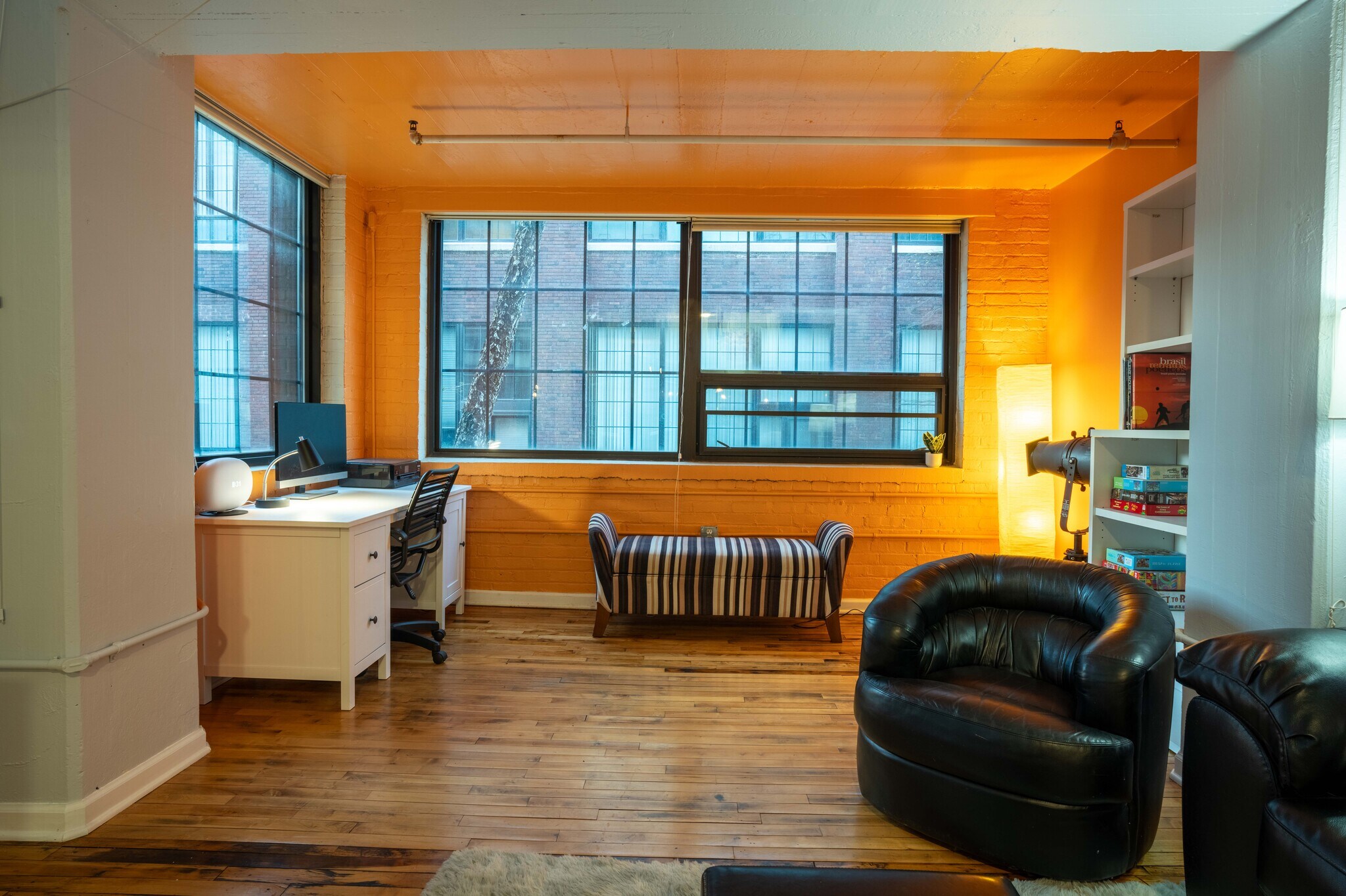 Building Photo - 624 E Walnut St