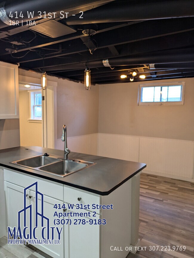 Building Photo - 414 W 31st St