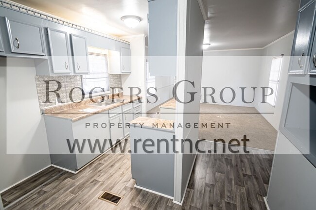 Building Photo - 136 Ross Ave