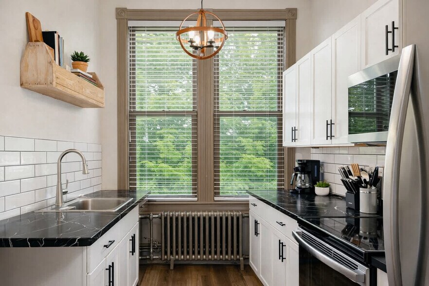 Building Photo - 101 Algoma Blvd