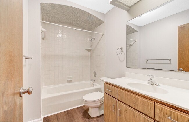 Building Photo - 1104 N Main St