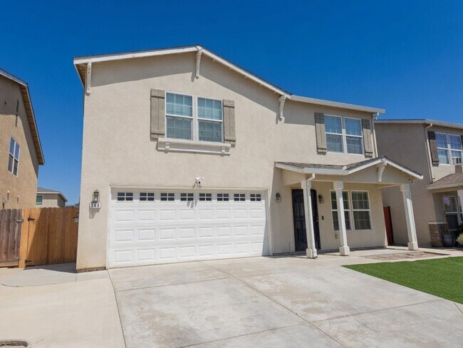Building Photo - Spacious 4-Bedroom Home with Solar, Finished Garage, Large Pantry & Low-Maintenance Backyard in M...