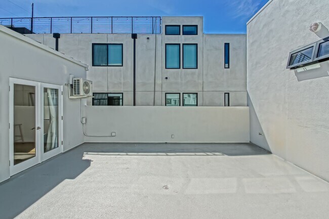 Building Photo - 522 Grand Blvd