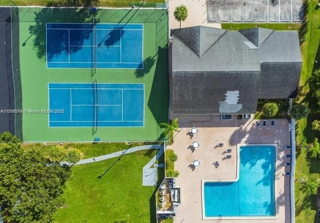 Building Photo - 3400 Blue Lake Dr