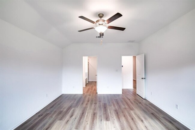 Building Photo - 1740 Catahoula Dr