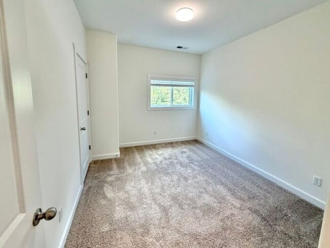 Building Photo - Now Leasing a Brand New 3 bedroom 3 bath Townhome in Olive Branch