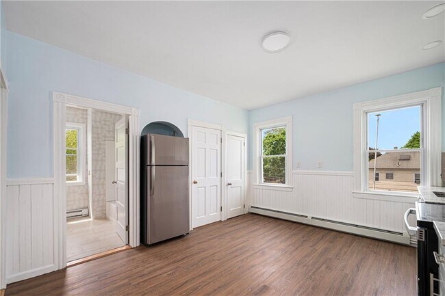 Building Photo - 87 Lyman Ave