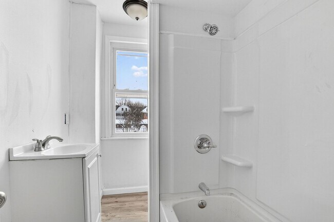 Building Photo - 398-400 N. Maple Ave