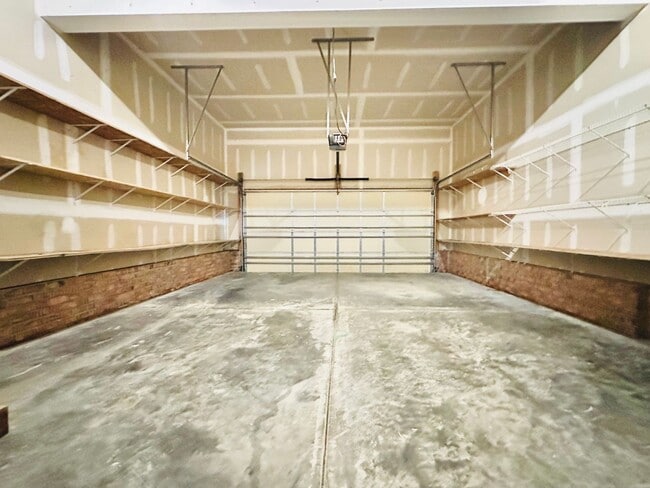 Building Photo - 5 BD, 4 BA Beautiful Wakefield Home