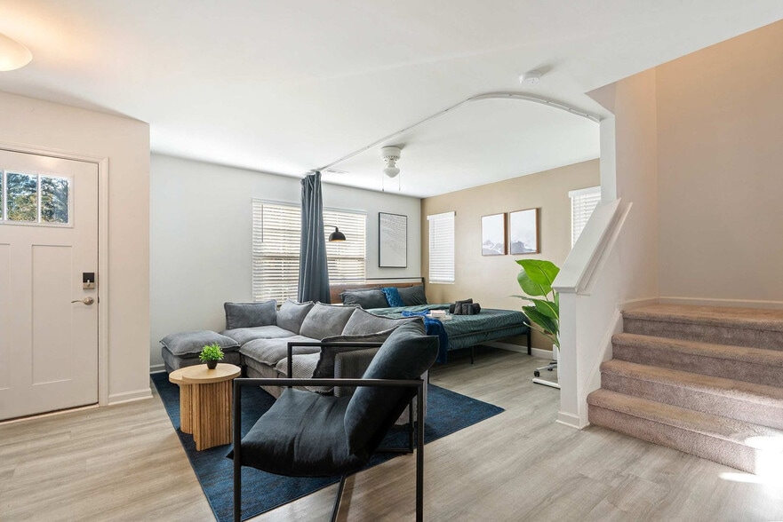 Building Photo - 227 Socket St