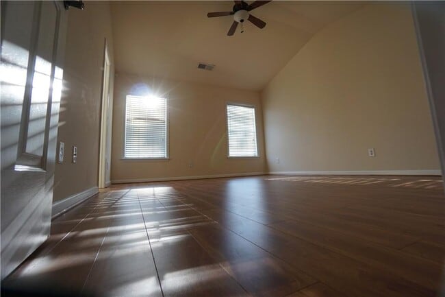 Building Photo - 4652 Creekside Villas Way