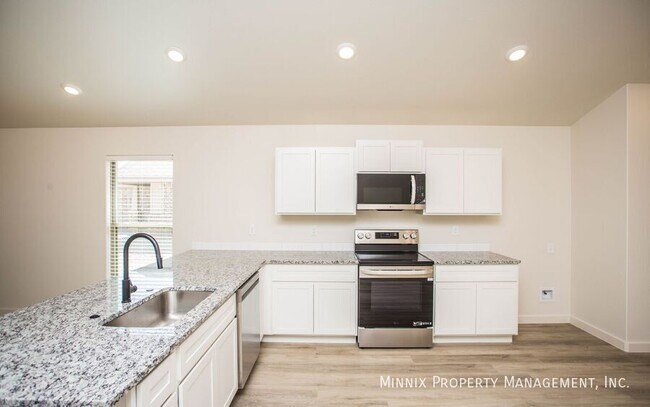 Building Photo - 2140 Langford Ave