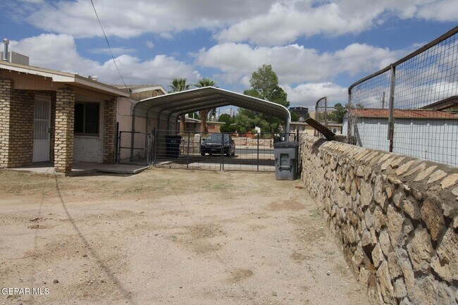 Building Photo - 906 Geronimo Dr
