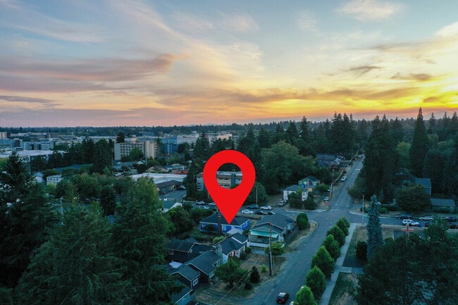 Building Photo - 11315 Roosevelt Way NE