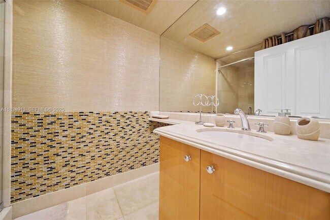 Building Photo - 17875 Collins Ave