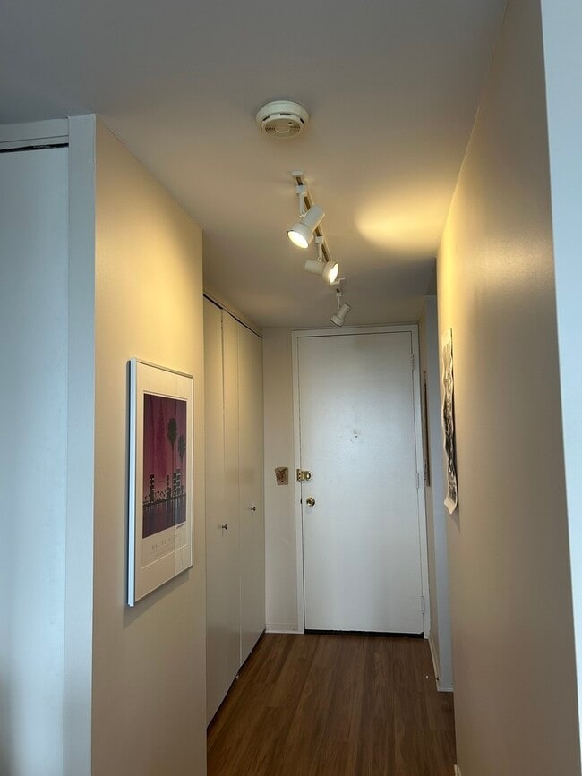 Building Photo - 1660 N La Salle Dr